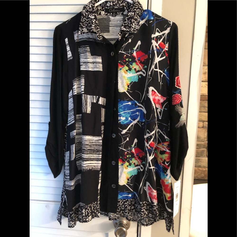 New with tags, Dillards Calessa ladies’ dressy top in size small.